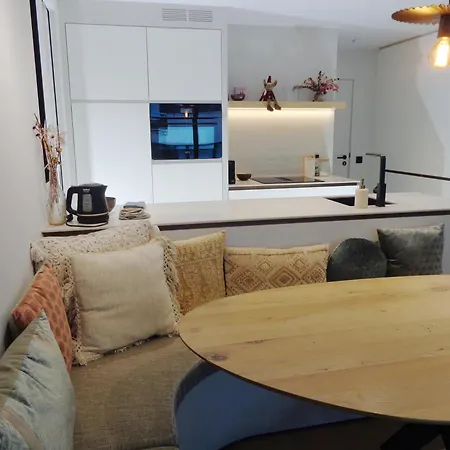 Toplocatie Inclusief Garageplaats In アパート